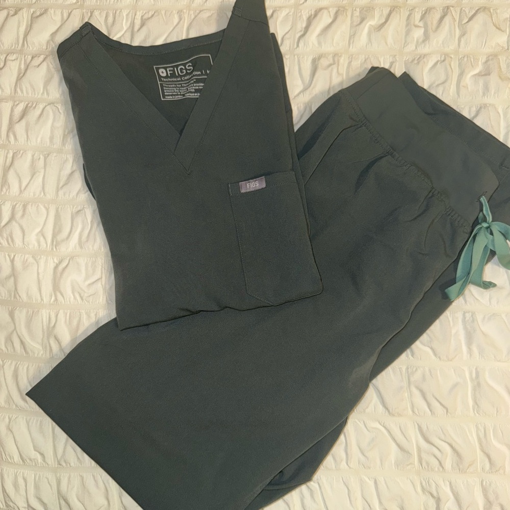 Figs Women’s Bonsai scrub set